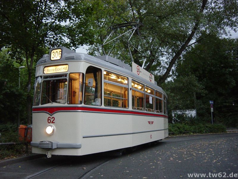 Pause in der Wendeschleife Wanne-Eickel. Da die Hinfahrt problemlos geklappt hat, können auf der Rückfahrt nach Bochum nun auch Fahrgäste mitfahren.